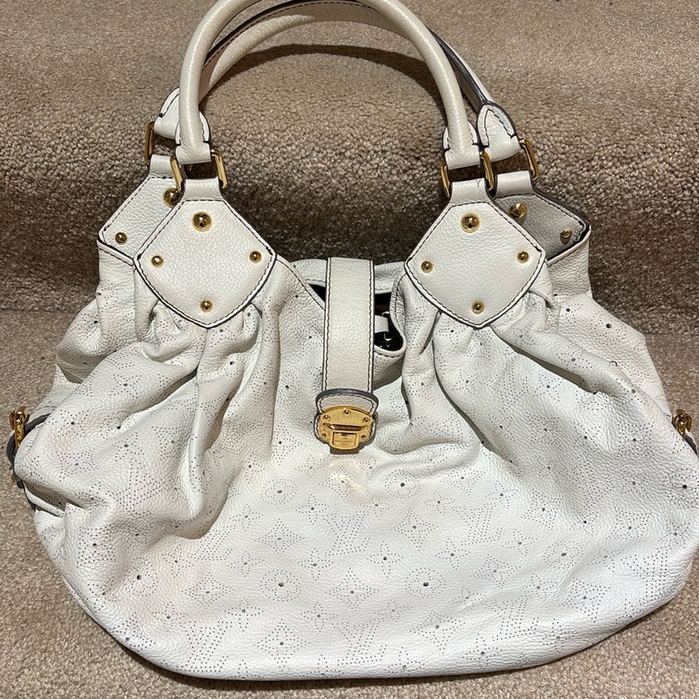 Large Louis Vuitton white Mahina mint condition